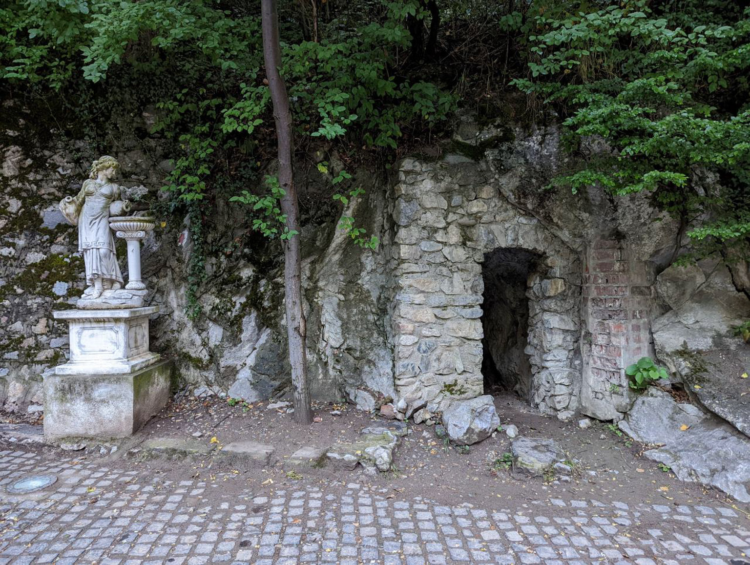 Vestigiile apeductului roman