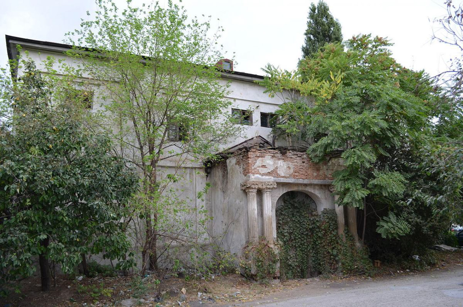 Conacul Cantacuzino, Curţile Dudeşti-Cioplea