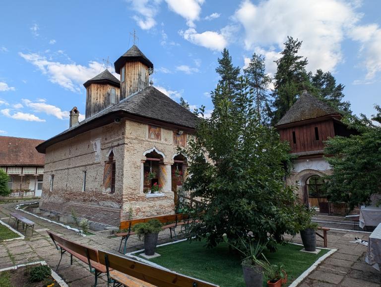 Mănăstirea Bascovele